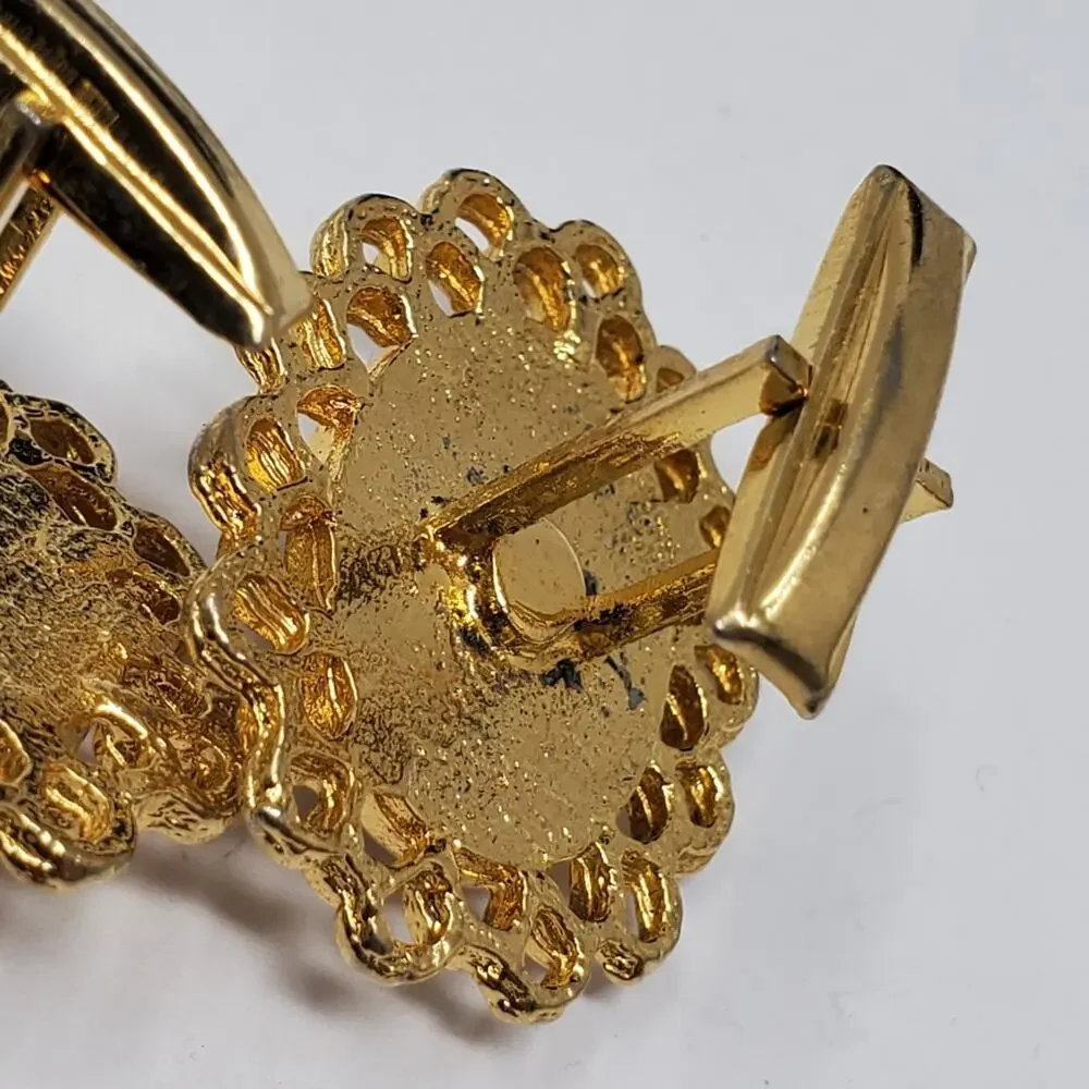 Vintage Gold tone metal and pink stone center cuff links in Great used condition